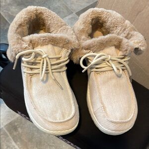 Cozy Fur-Lined Beige hey dudes size 6